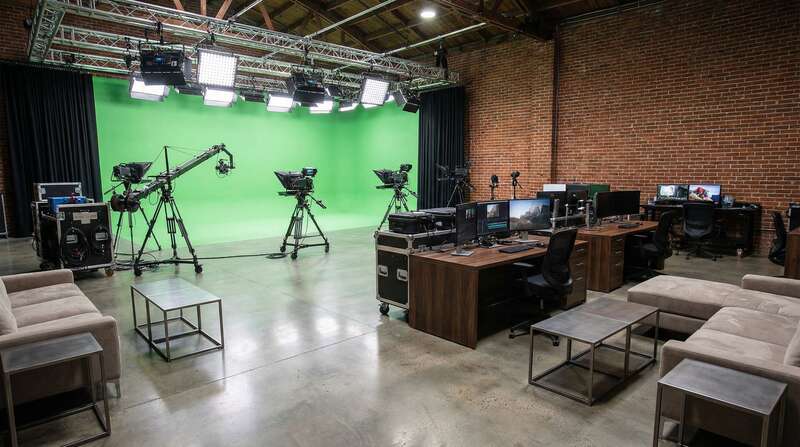 萝莉岛创作中心